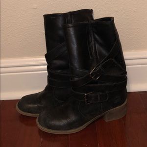 Black boutique boots